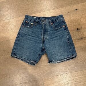 Levi’s Jorts size 24